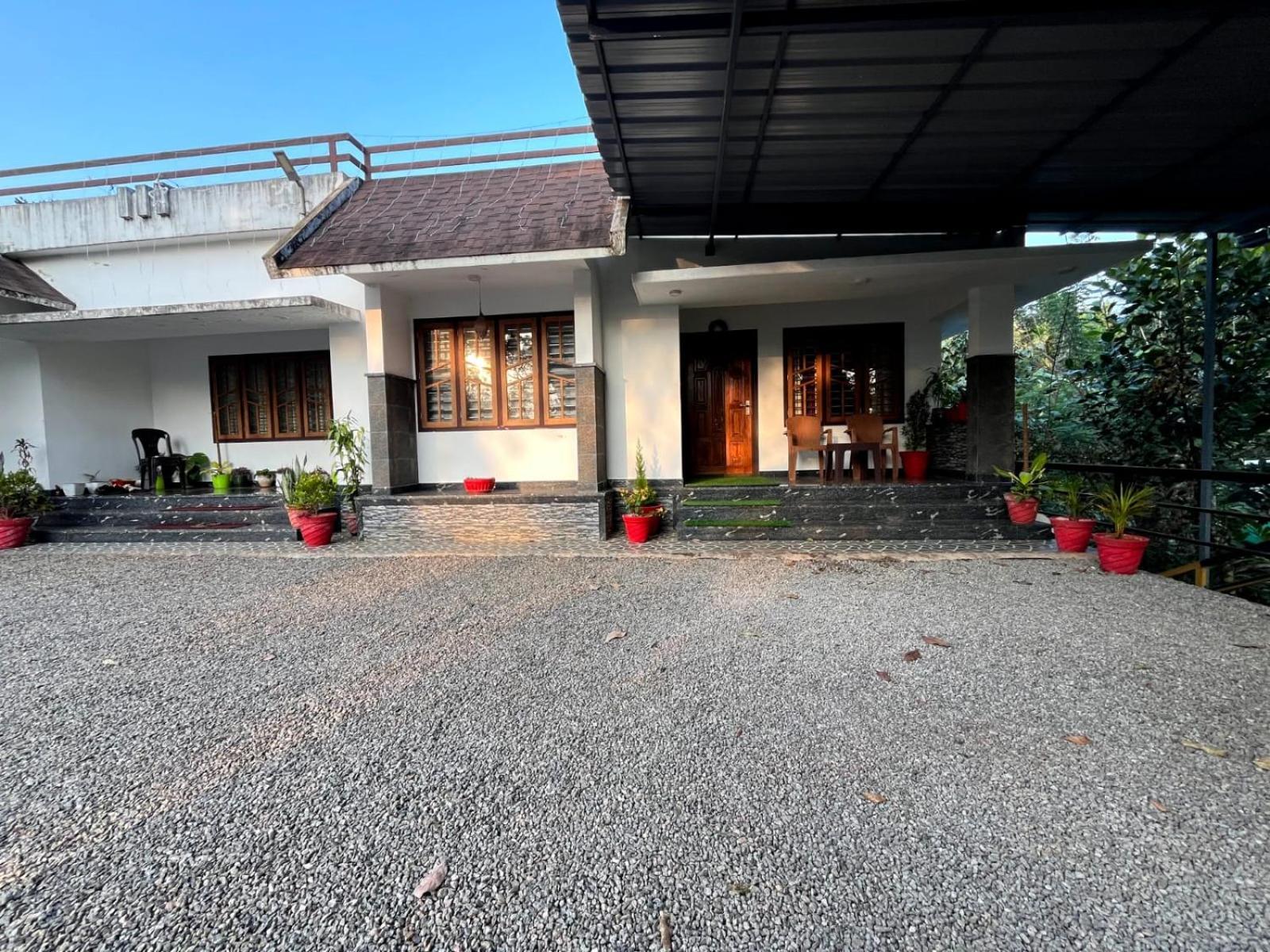 Evaa Homes Homestay Anachal